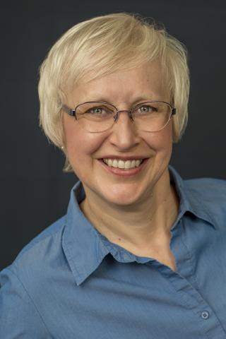 headshot of Sheryl Grunwald in blue shirt 