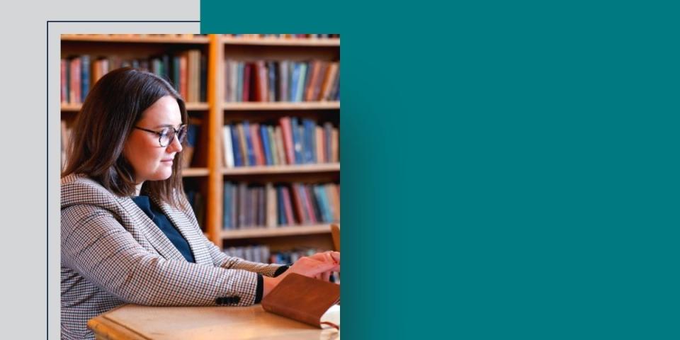 senior student Ellen Kelly in Cody Library typing on keyboard Jan 2025 senior student Ellen Kelly in Cody Library typing on keyboard Jan 2025